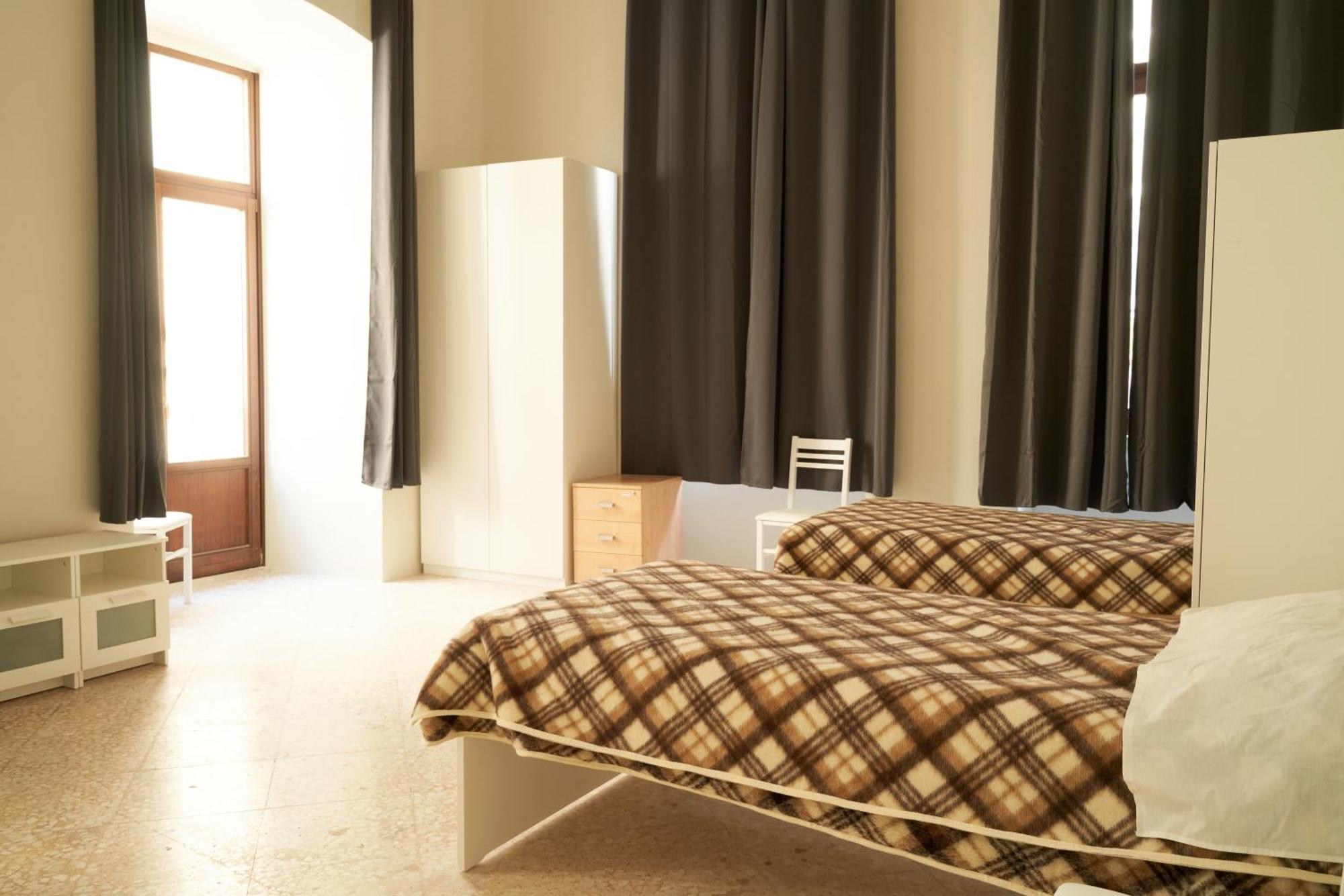Hub Portanova Hostel Trani Exterior photo